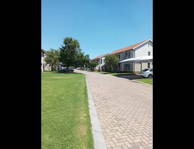 2 BEDROOM PROPERTY TO RENT IN LAKEFIELD